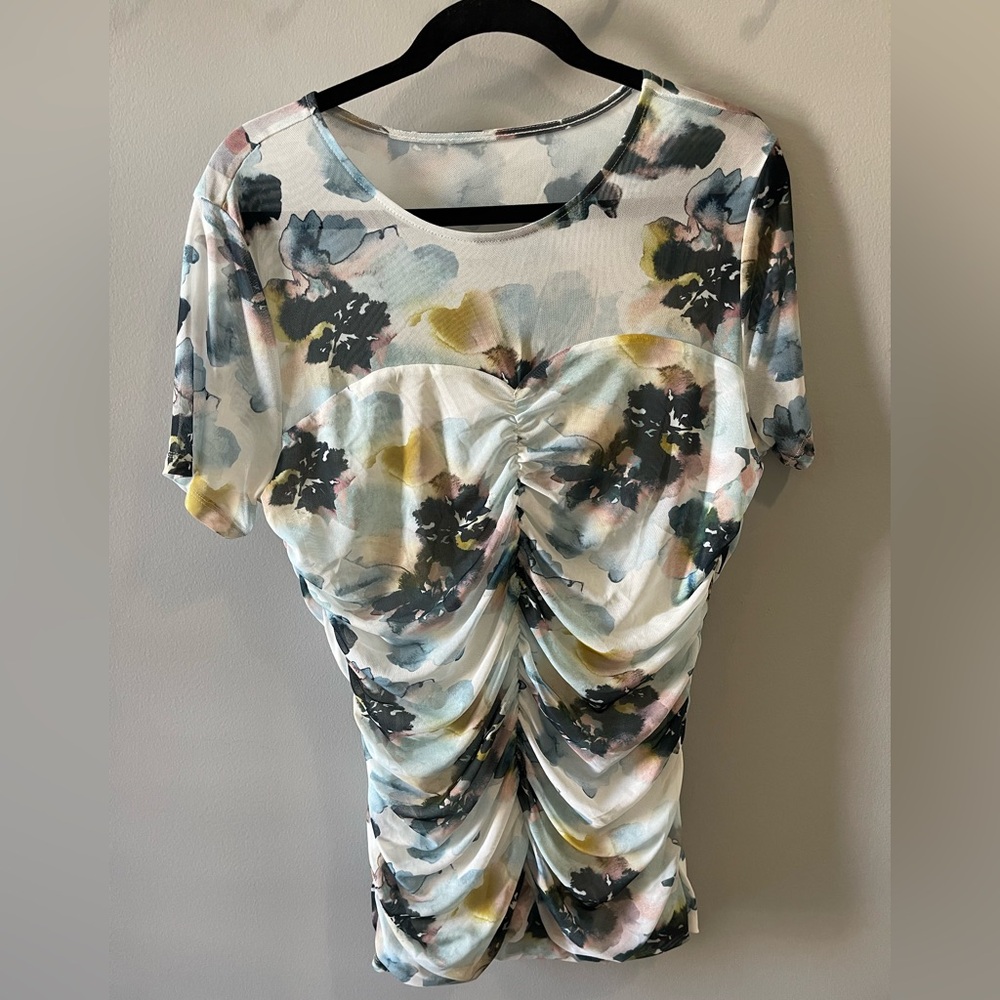 TORRID WATERFALL COLORS STRETCH MESH CASUAL CREW NECK ROUCHED TOP SZ 0/L